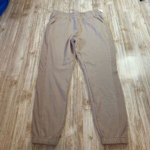 BNWT Daskin beige / tan sweatpants size medium